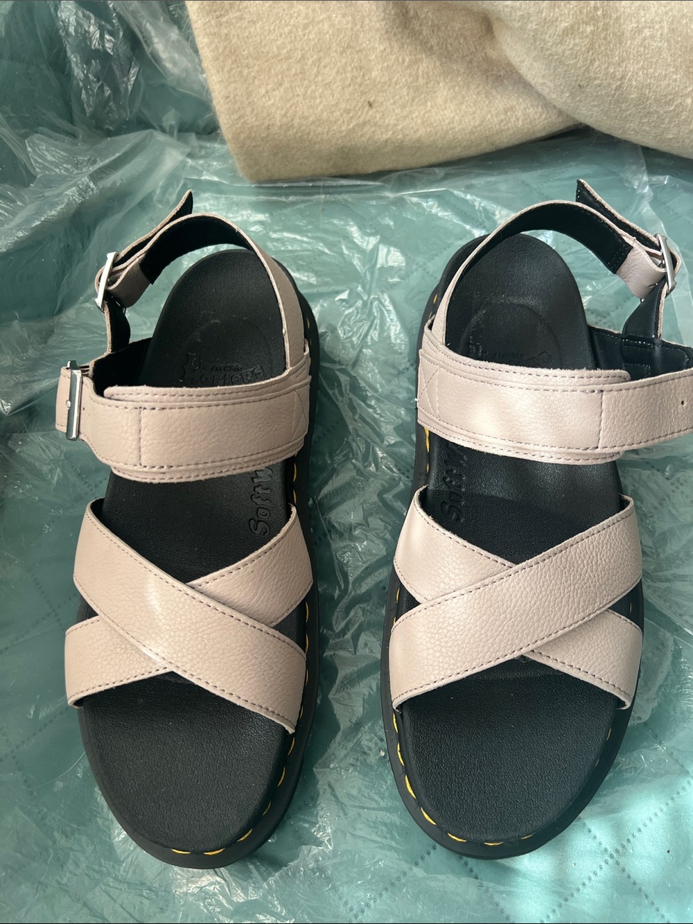 NWOT Dr. Martens Voss 11 Platform Beige Strap Sandals Women’s Size 11